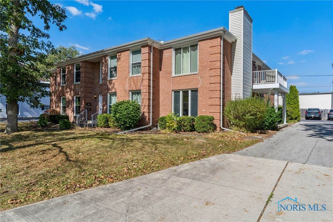 1926 Queenswood Drive - Photo 1