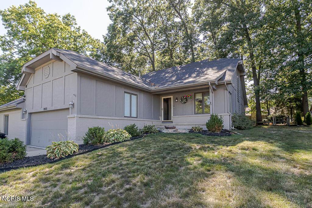 2923 Stoneleigh Drive - Photo 1