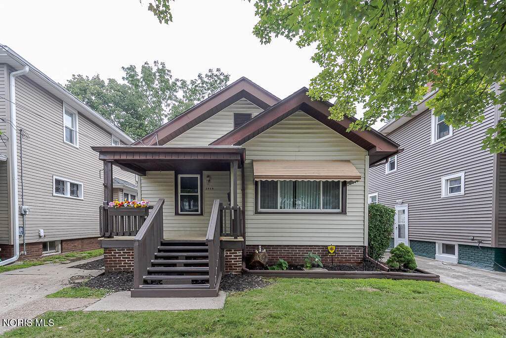 3916 Leybourn Avenue - Photo 1
