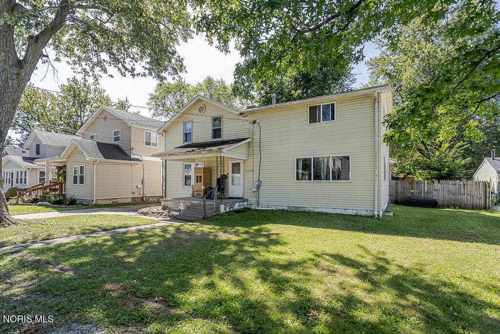 2225 Rood Street - Photo 1