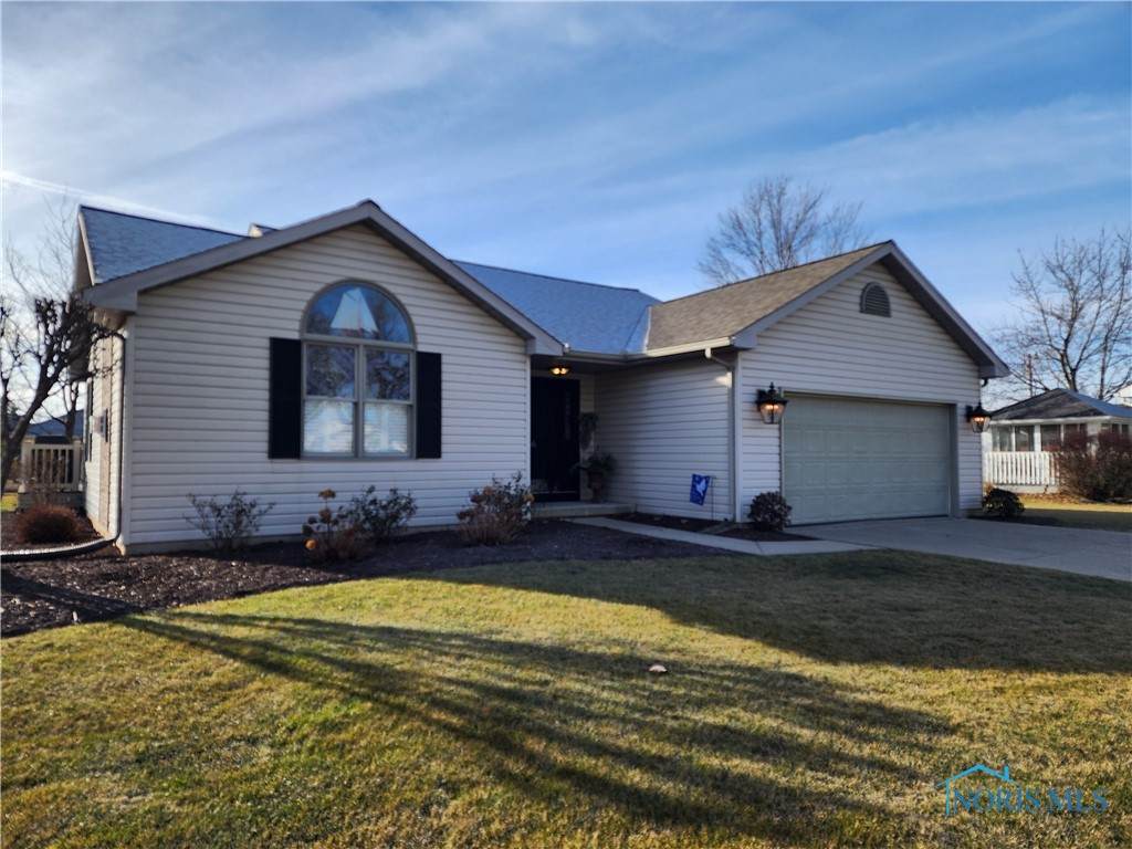587 Becklee Drive - Photo 1