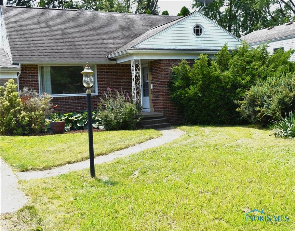 3237 Maeterlinck Avenue - Photo 1