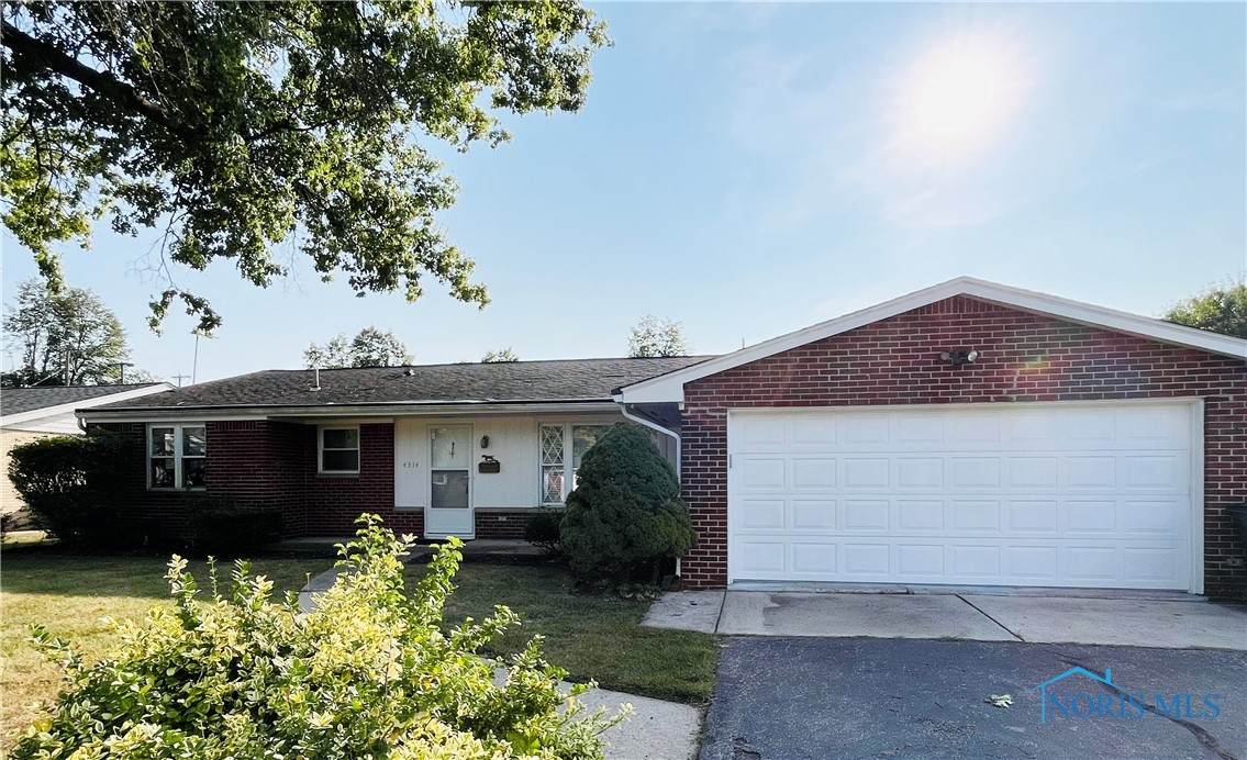 4314 Clarewood Drive - Photo 1