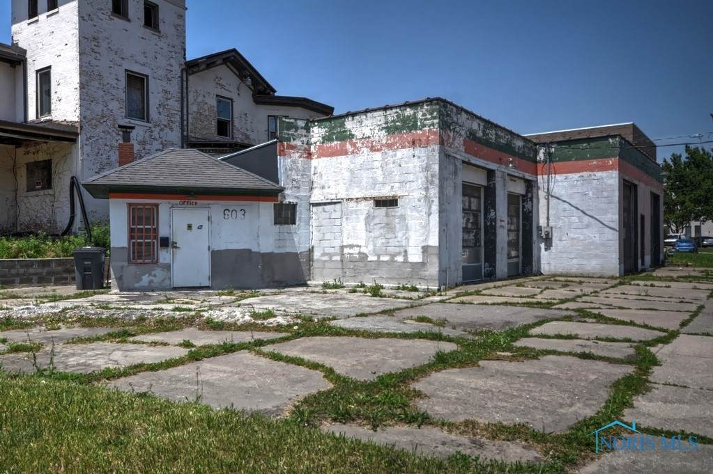 603 Locust Street - Photo 1