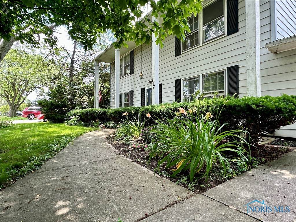 207 Huntington Drive - Photo 1