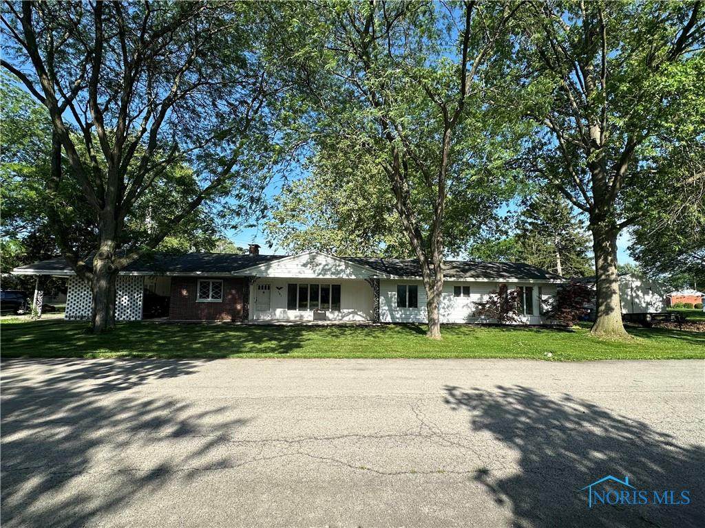 101 Maplewood Drive - Photo 1