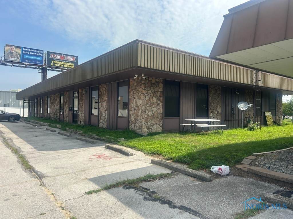 210 Reynolds Road - Photo 1