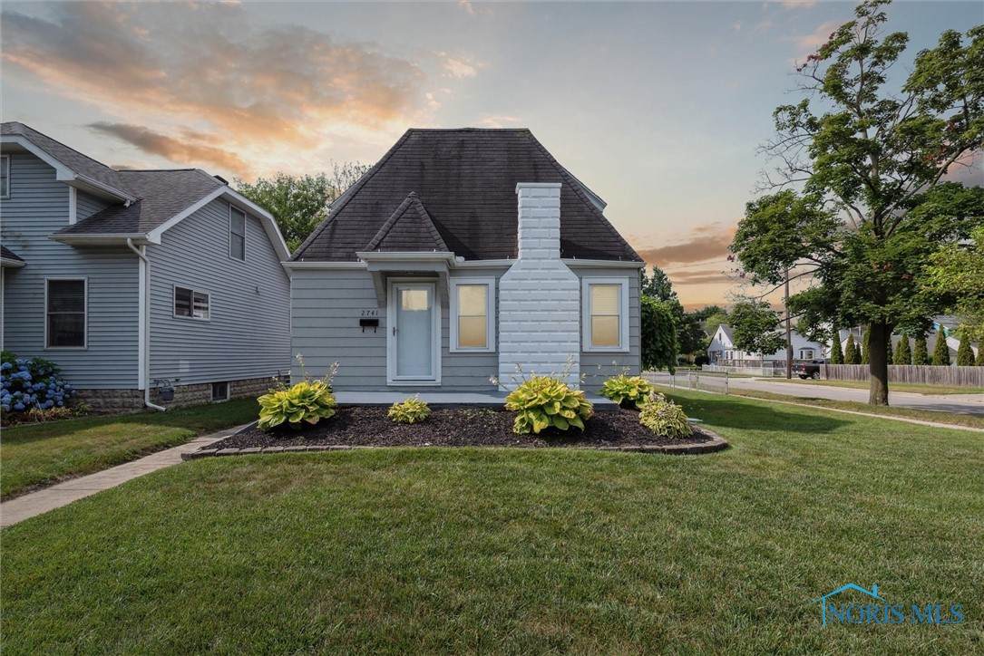 2741 Elsie Avenue - Photo 1