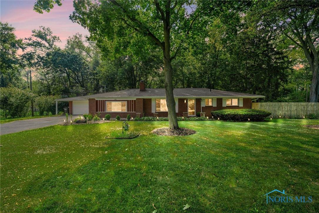 4811 Larkhaven Drive - Photo 1