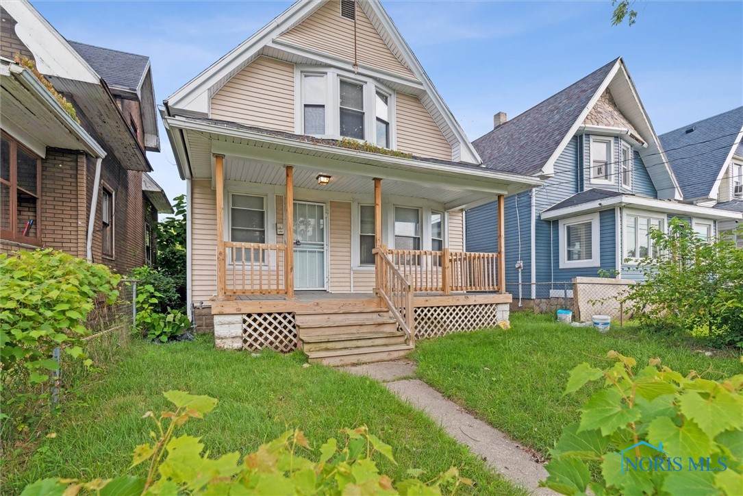 3214 Maplewood Avenue - Photo 1