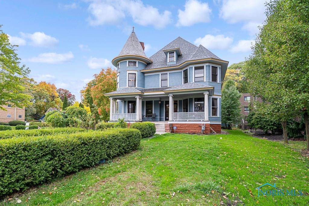2107 Parkwood - Photo 1