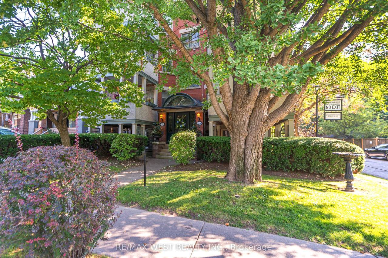 9B Humewood Drive - Photo 1