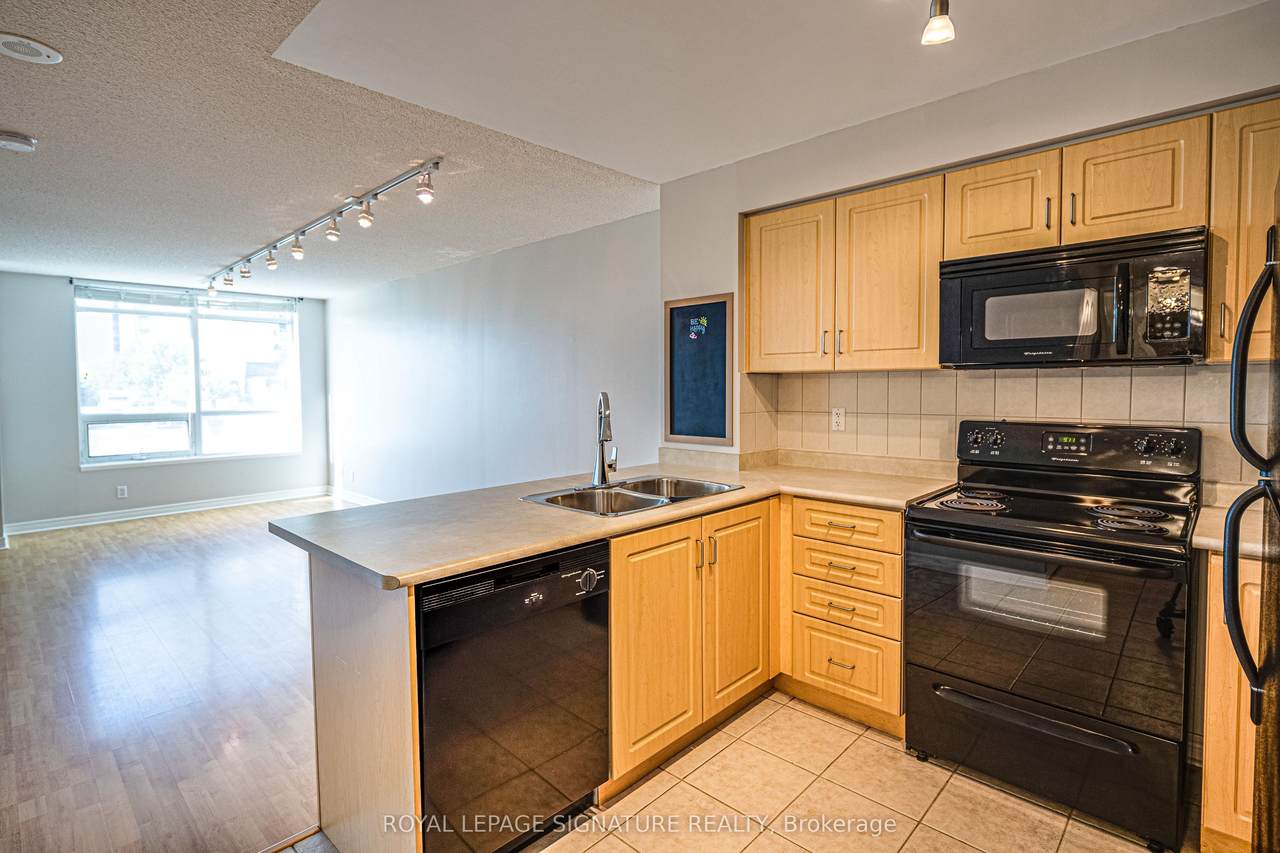 212 Eglinton Avenue - Photo 1