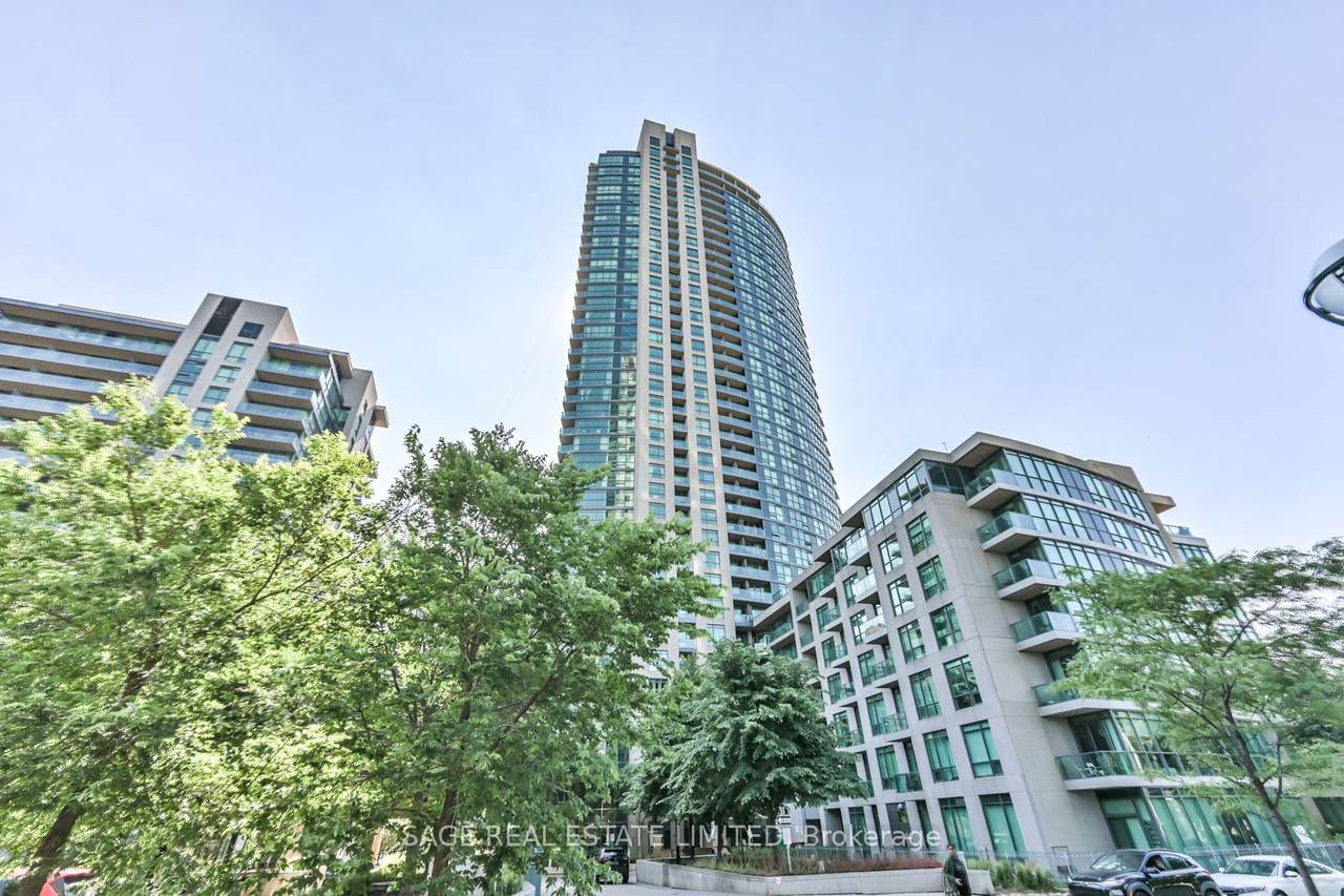 215 Fort York Boulevard - Photo 1