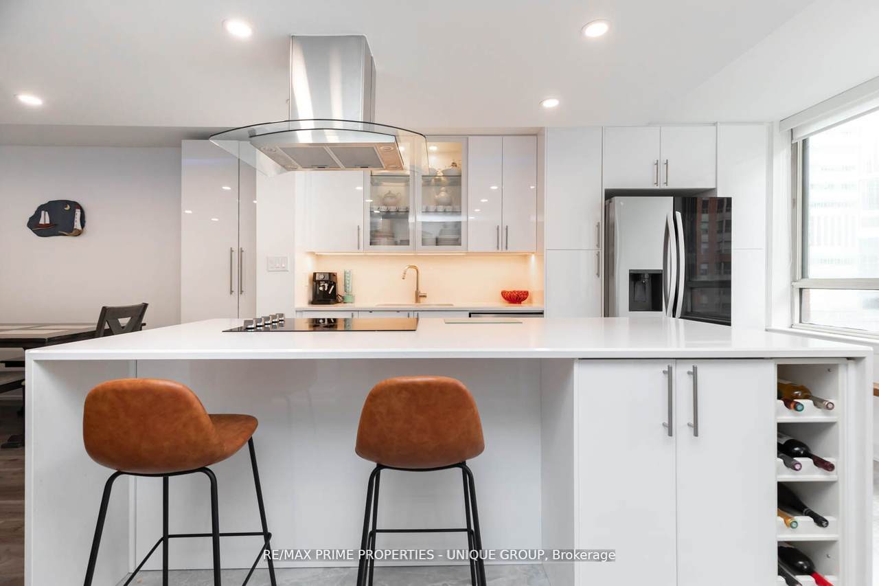 633 Bay Street - Photo 1