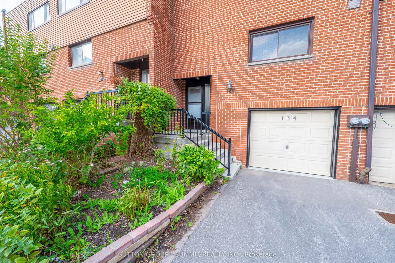 134 Song Meadowway N/A - Photo 1