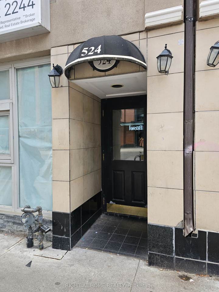 524 Yonge Street - Photo 1