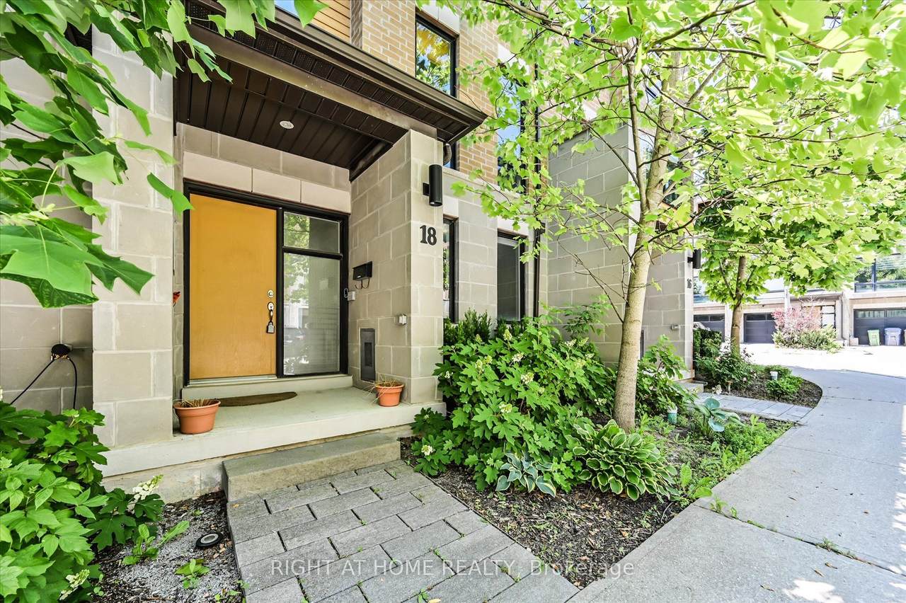 18 Kenneth Wood Crescent - Photo 1