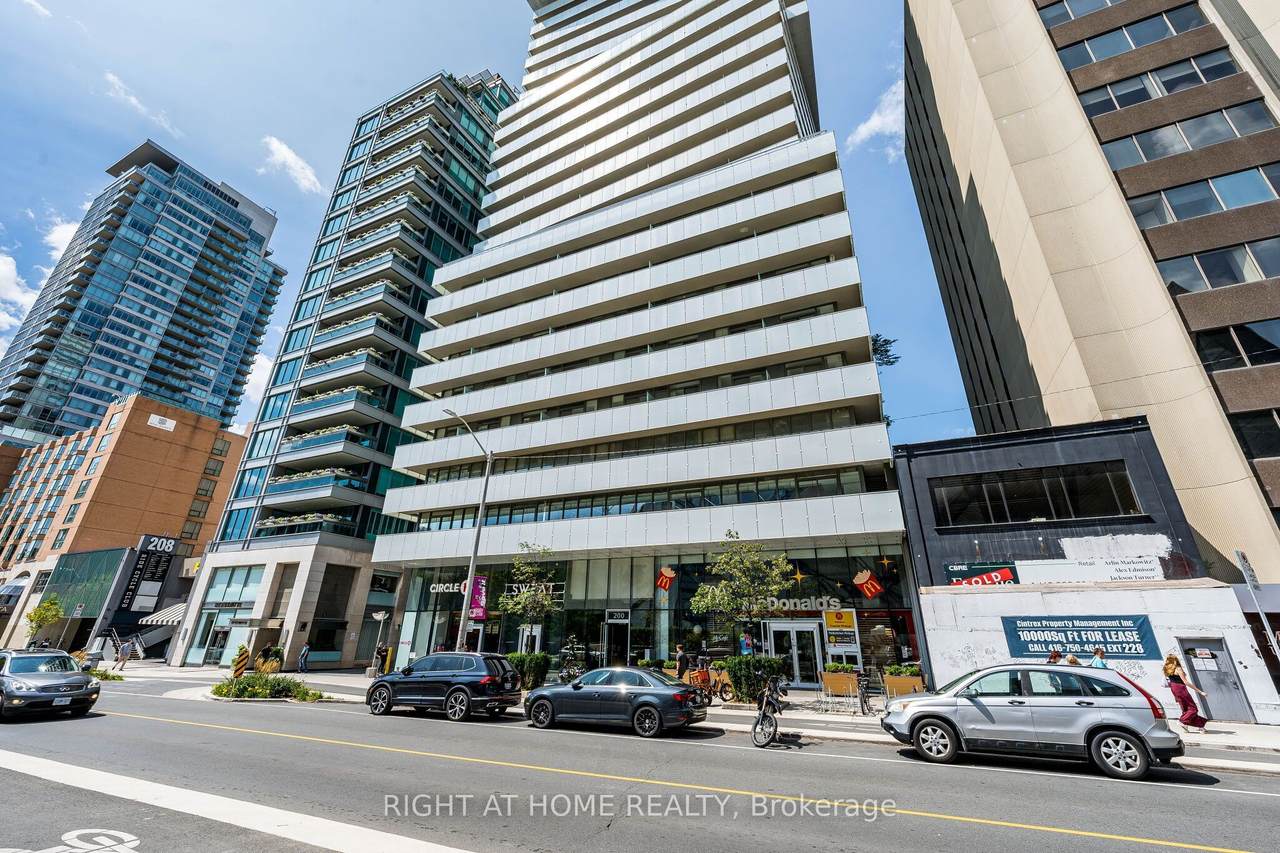 200 Bloor Street - Photo 1