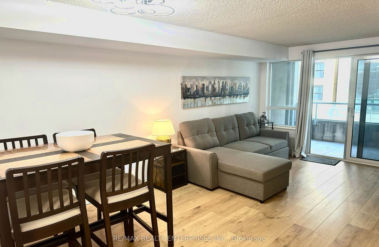 270 Wellington Street - Photo 1