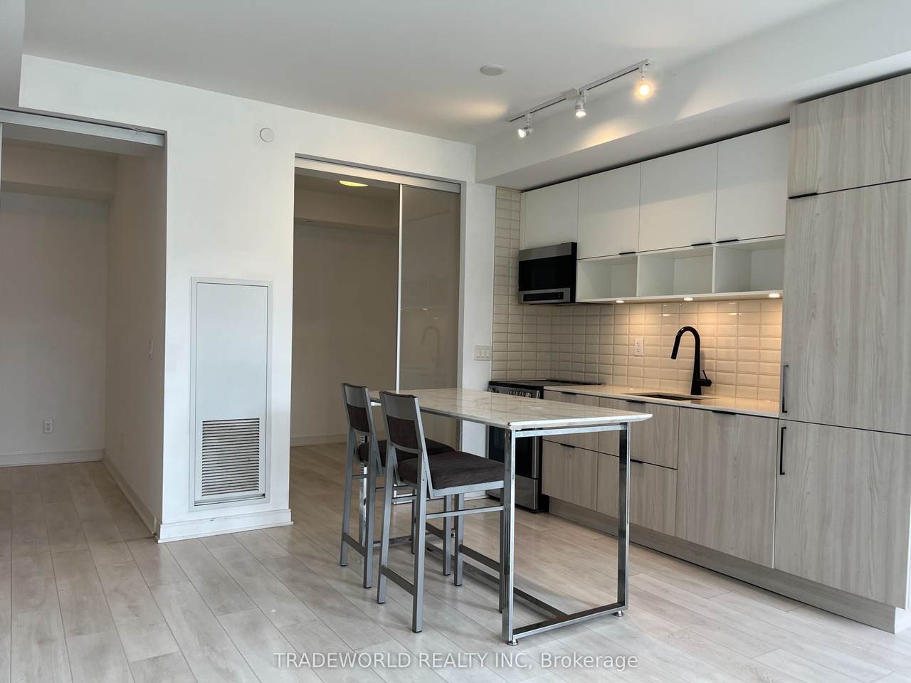 https://bt-photos.global.ssl.fastly.net/toronto/1280_boomver_1_C13621744-1.jpg