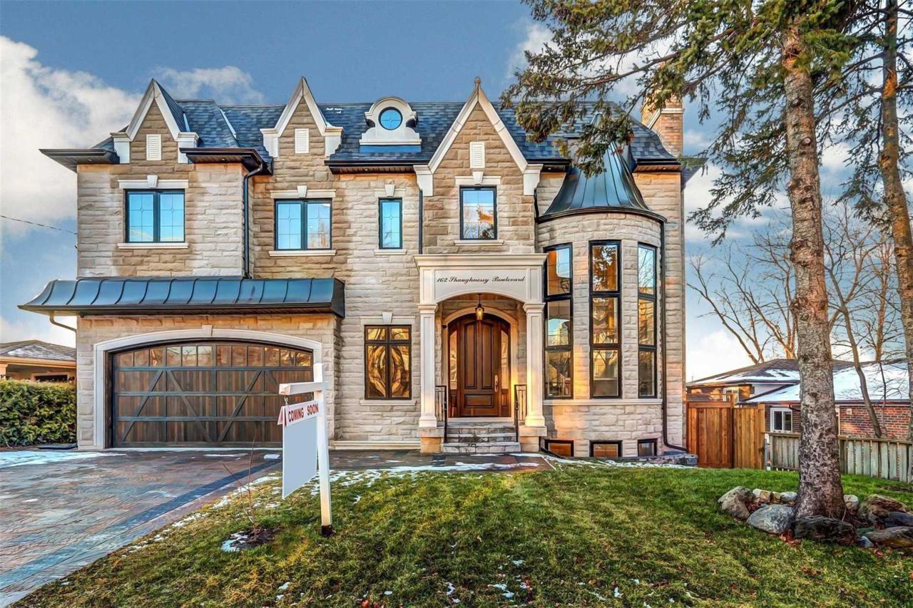 162 Shaughnessy Blvd - Photo 1
