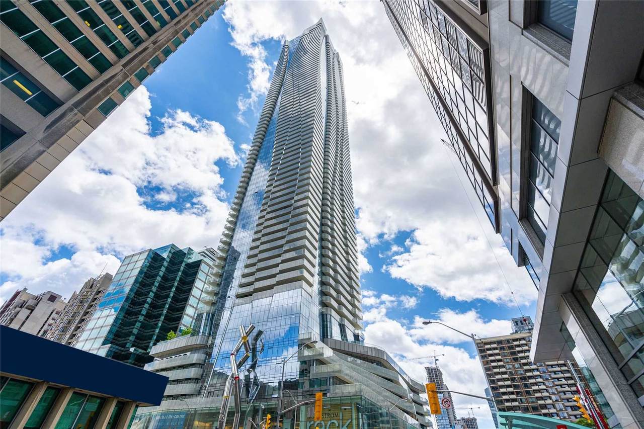 1 Bloor St - Photo 1