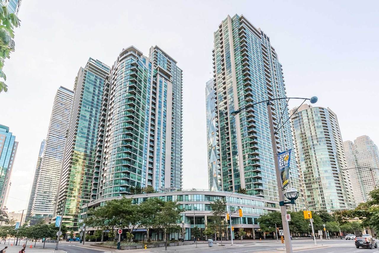 12 Yonge St - Photo 1