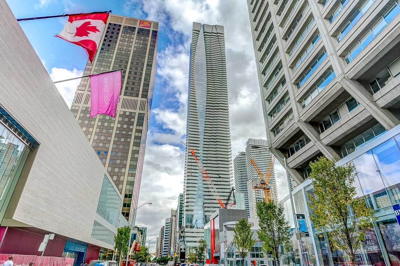 1 Bloor St - Photo 1