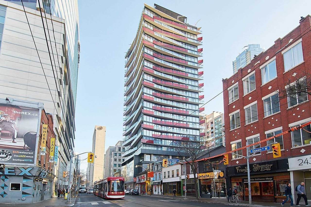 215 Queen St - Photo 1