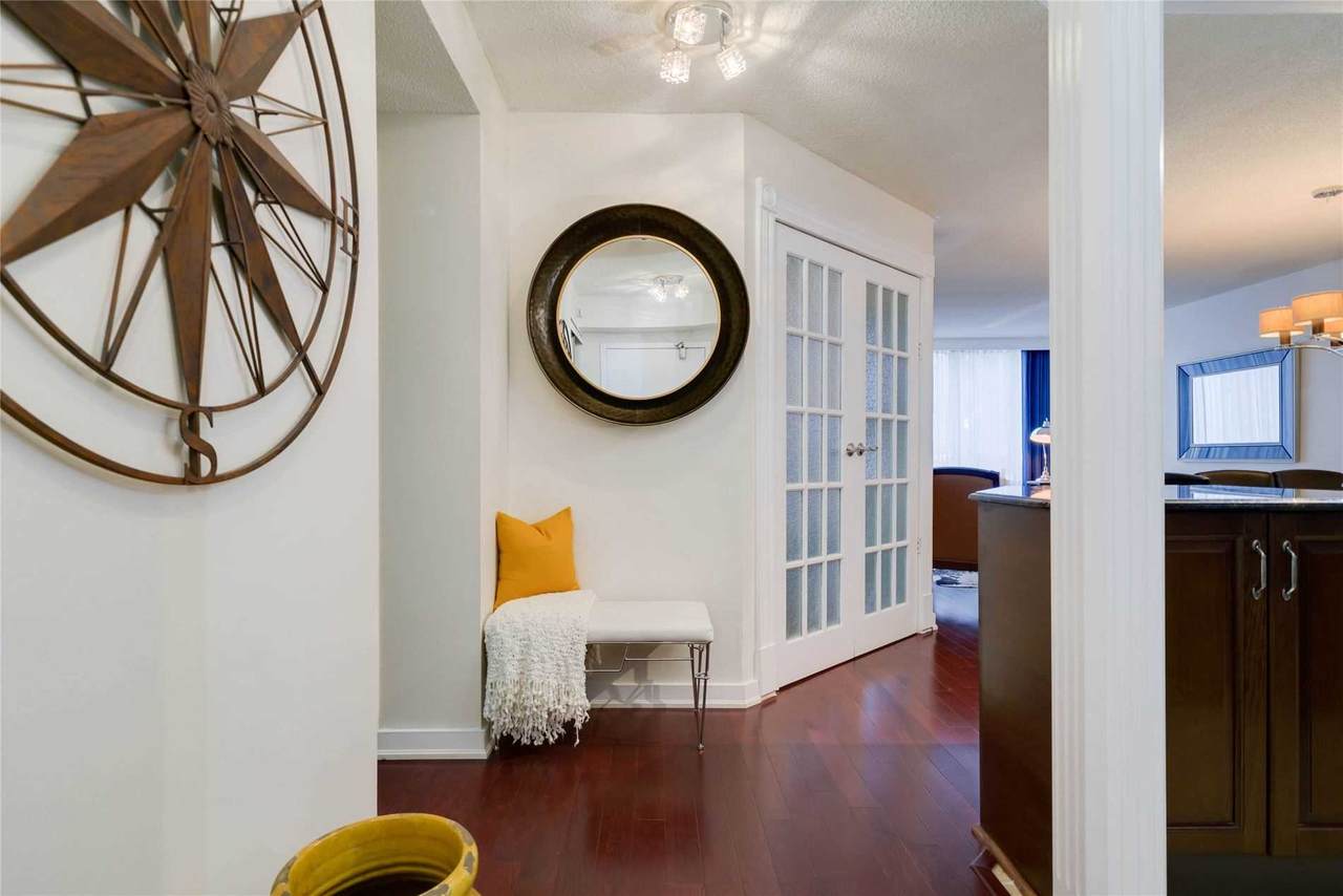 633 Bay St - Photo 1