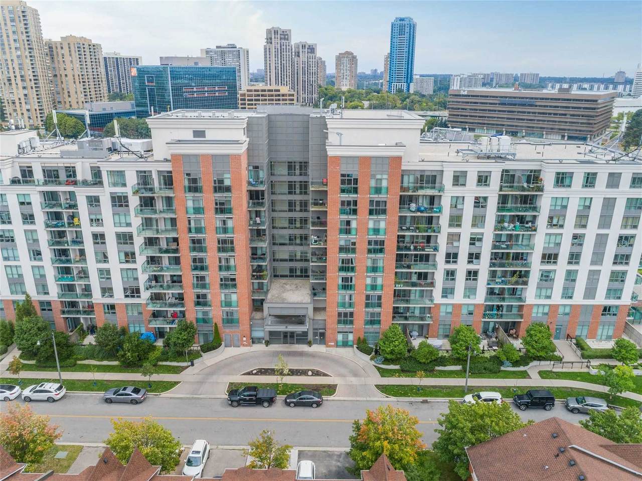 120 Dallimore Circ - Photo 1