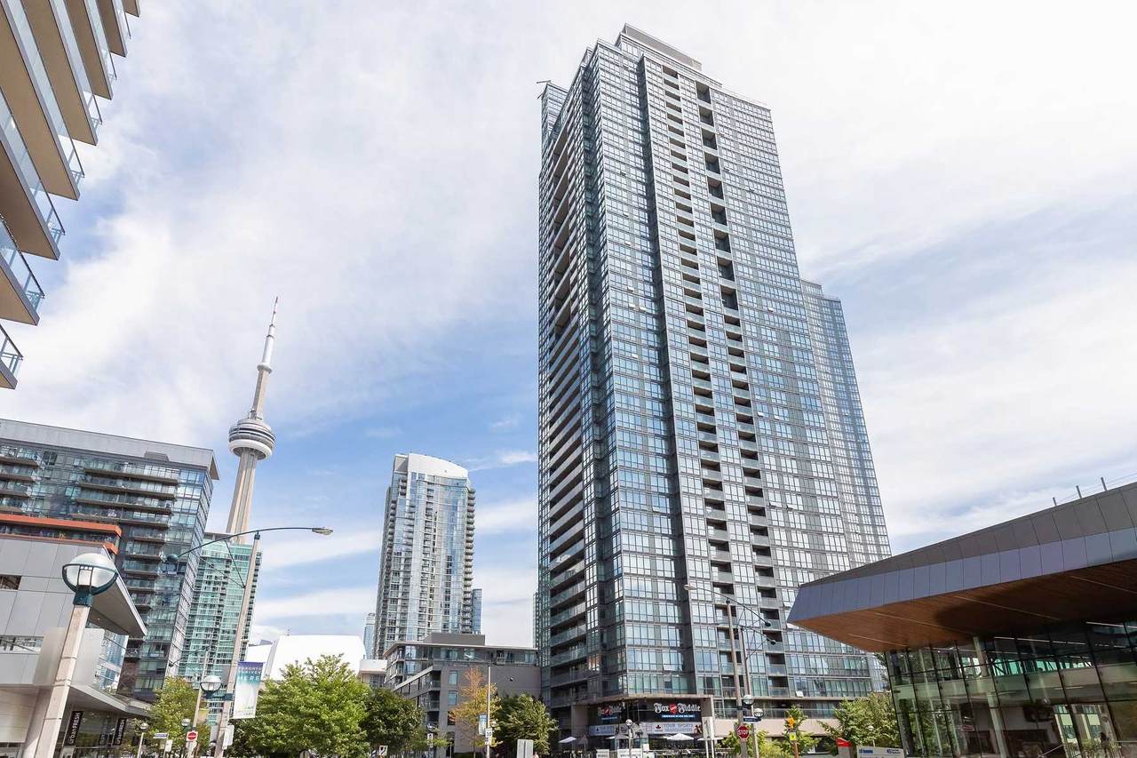 15 Fort York Blvd - Photo 1