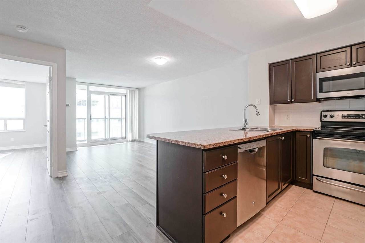 30 Grand Trunk Cres - Photo 1