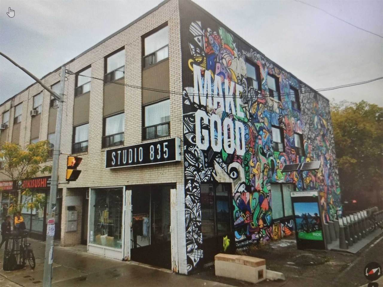 835 Bloor St - Photo 1