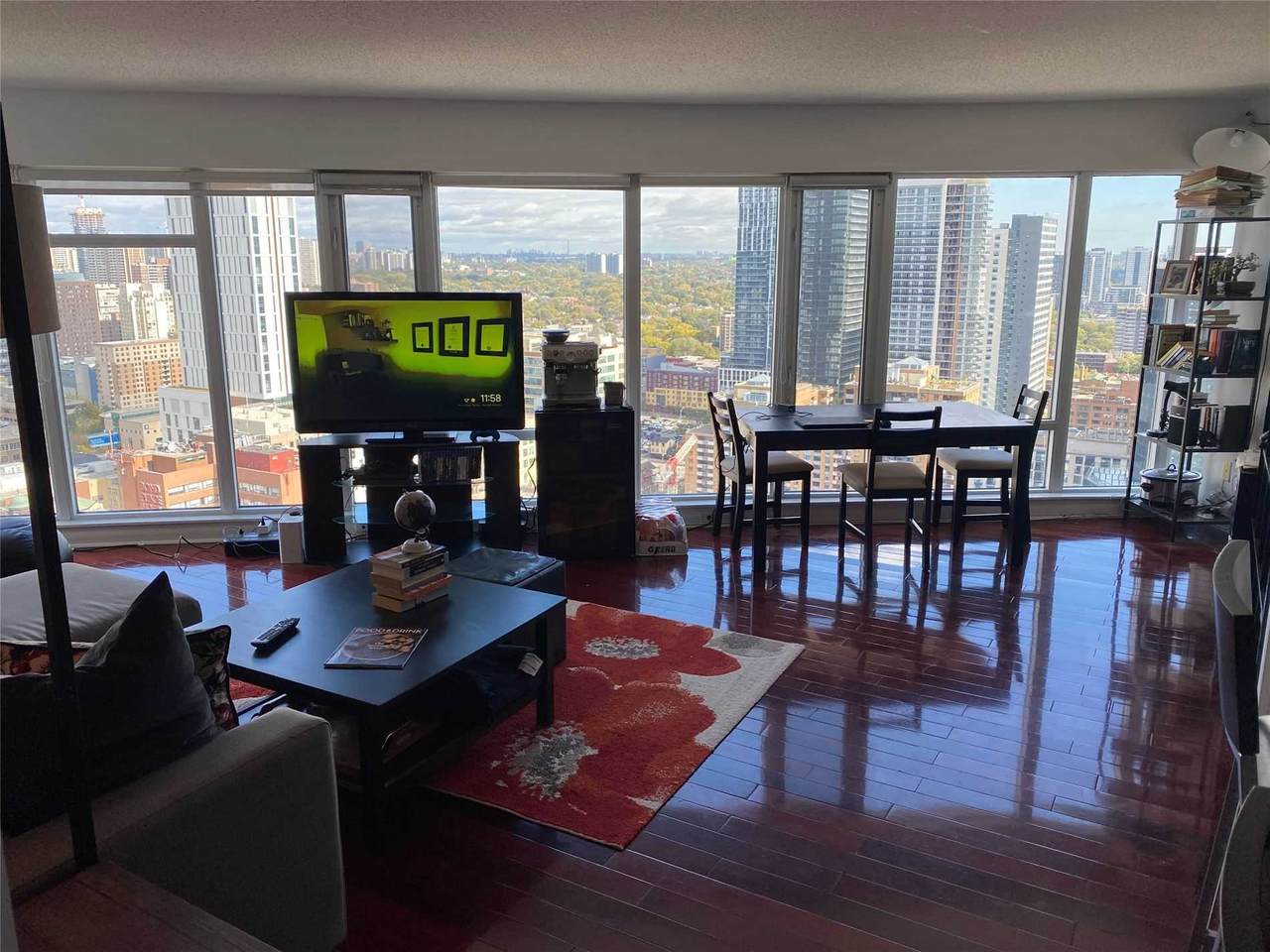 210 Victoria St - Photo 1