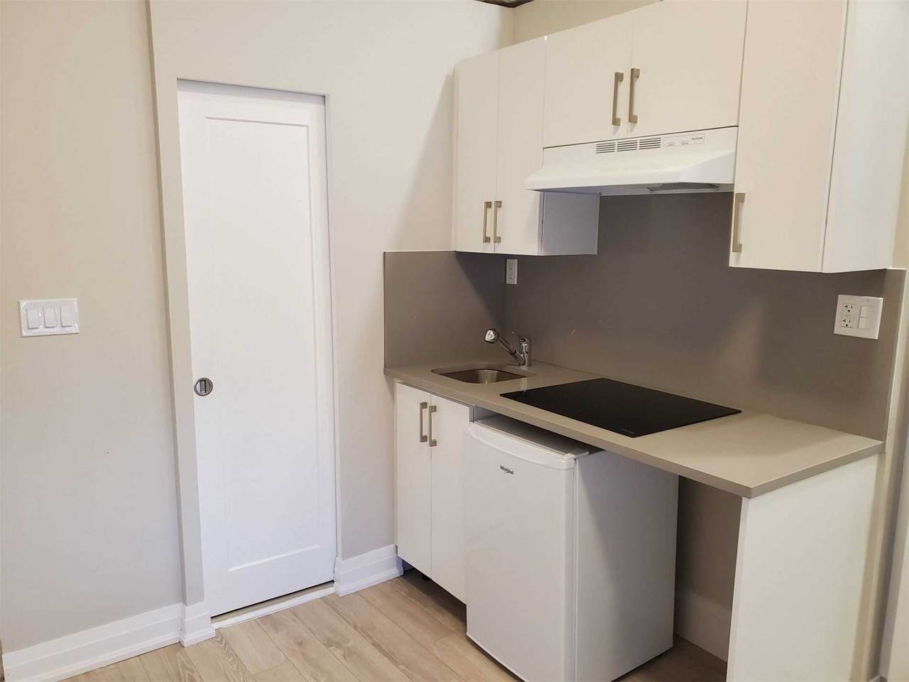 195 Harbord St - Photo 1