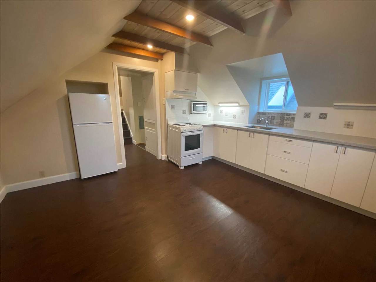 590 Spadina Cres - Photo 1