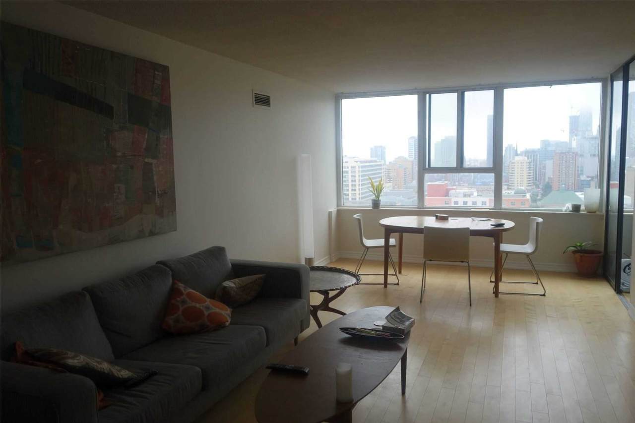 45 Carlton St - Photo 1