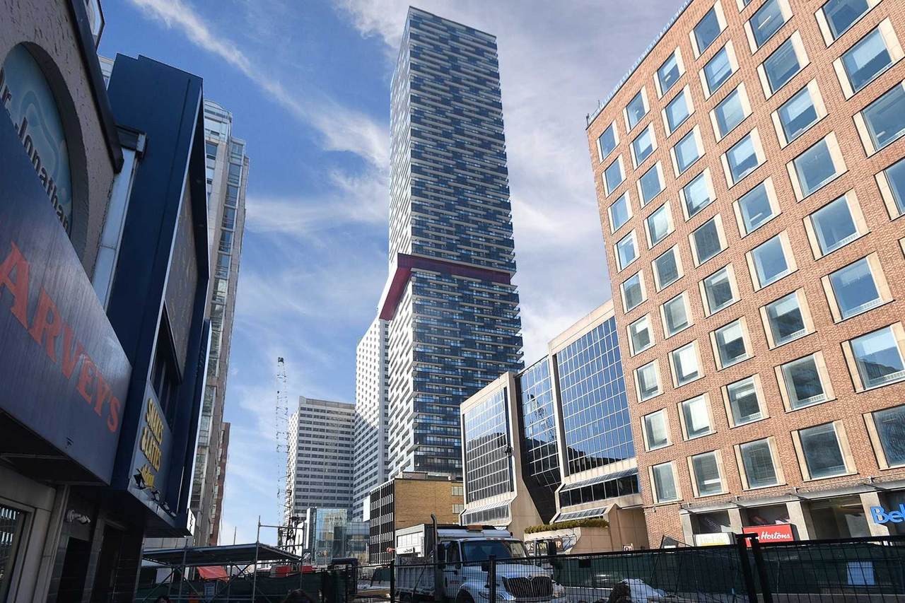 8 Eglinton Ave - Photo 1