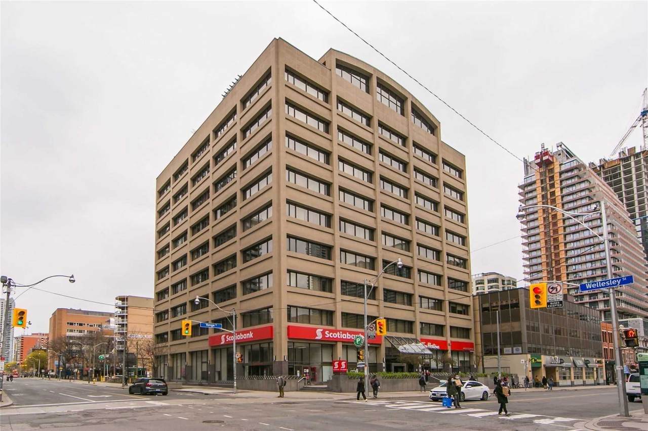 555 Yonge St - Photo 1