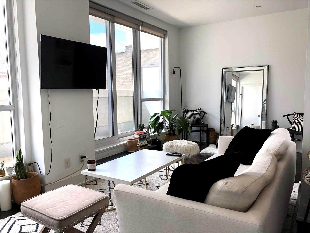 170 Avenue Rd - Photo 1