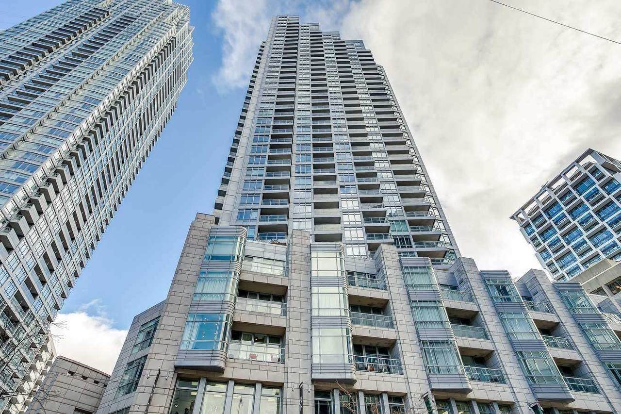 2181 Yonge St - Photo 1