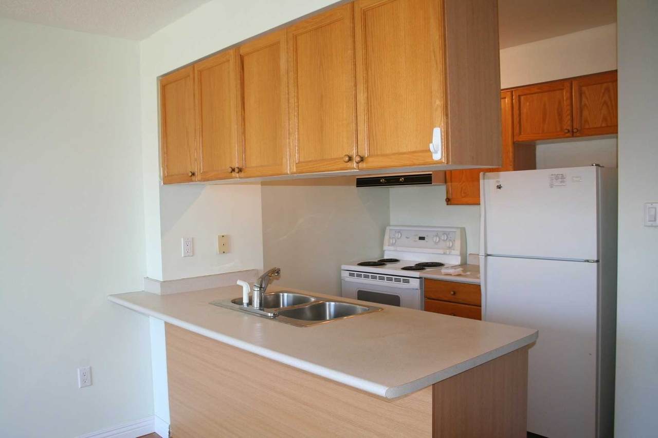 889 Bay St - Photo 1