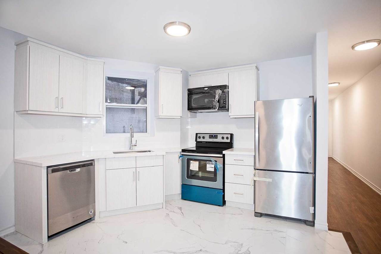1116 College St - Photo 1