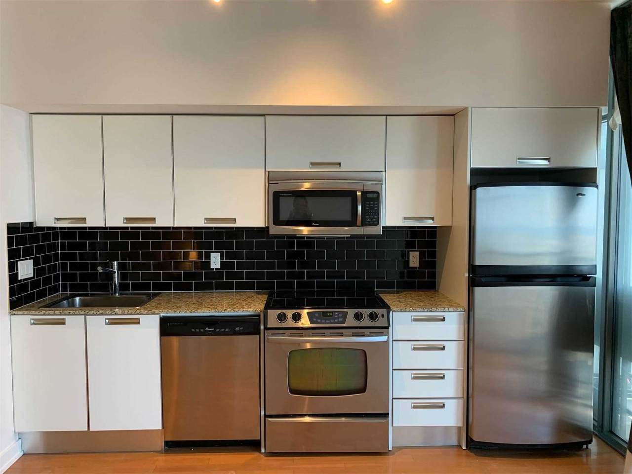 33 Charles St - Photo 1