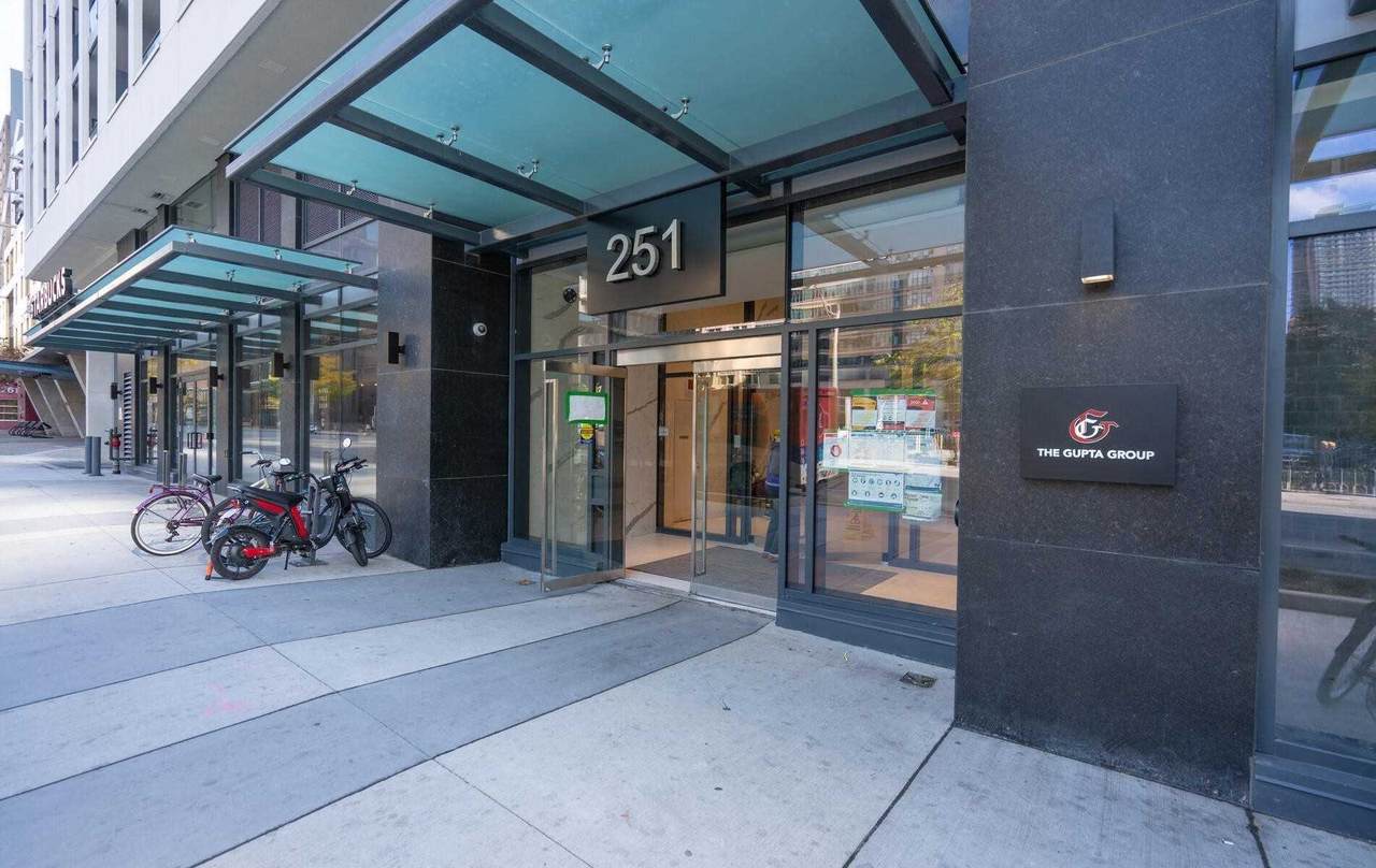 251 Jarvis St - Photo 1