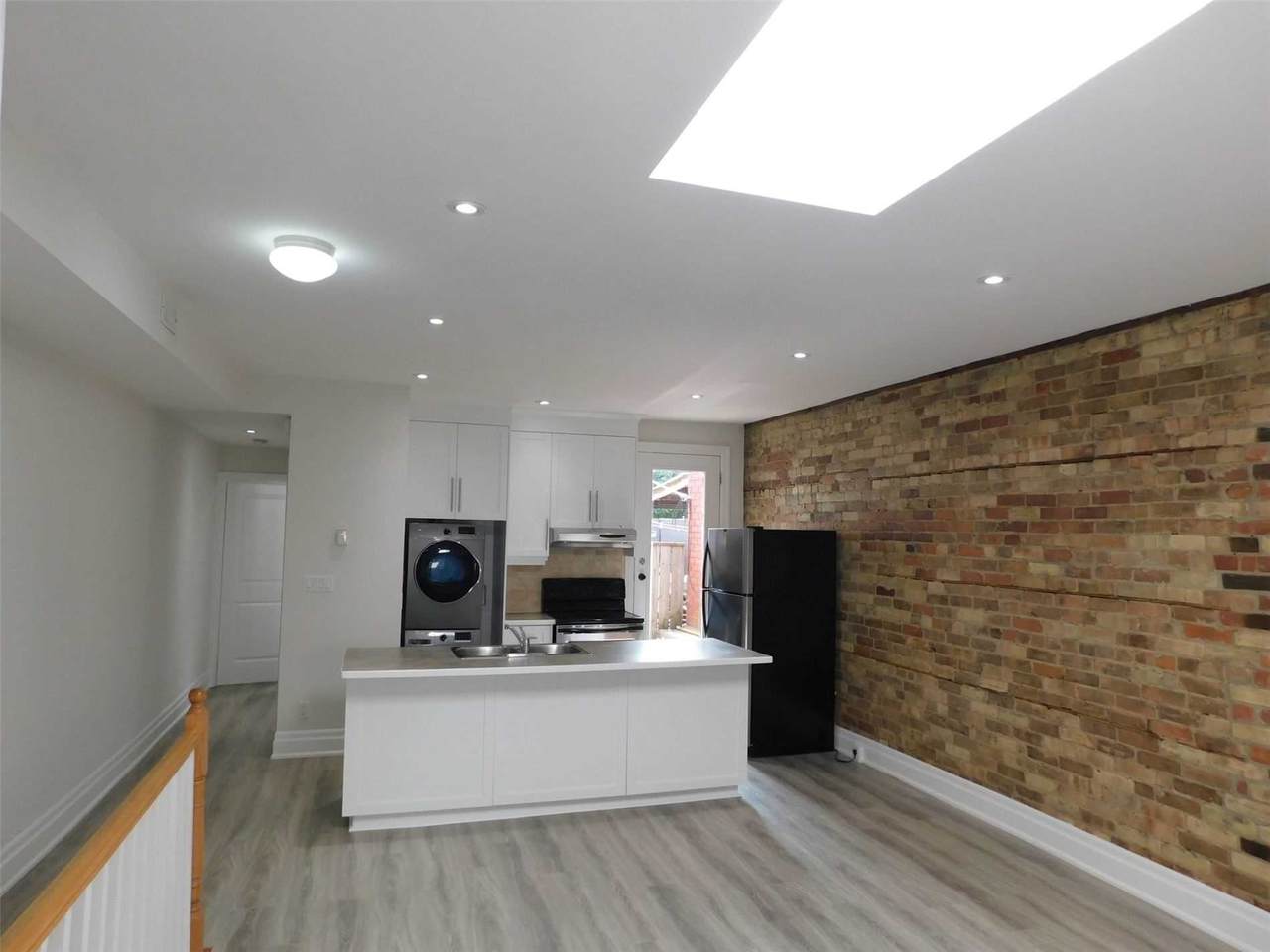 93 Harbord St - Photo 1