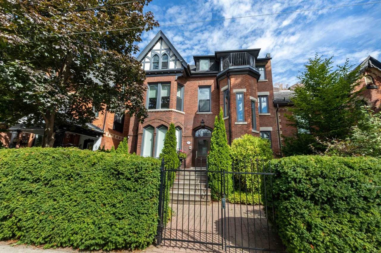 11 1/2 Rose Ave - Photo 1