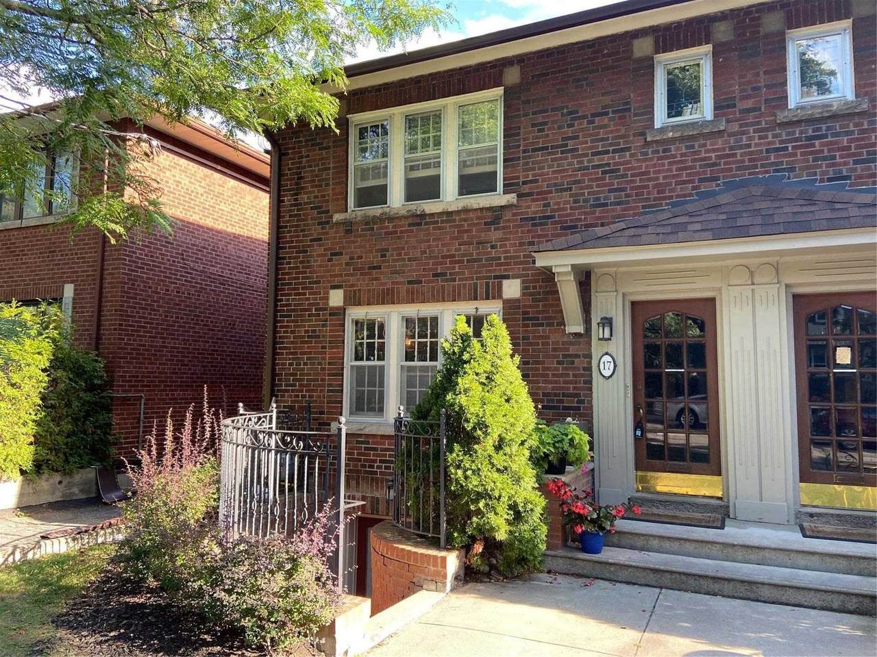 17 Castle View Ave - Photo 1